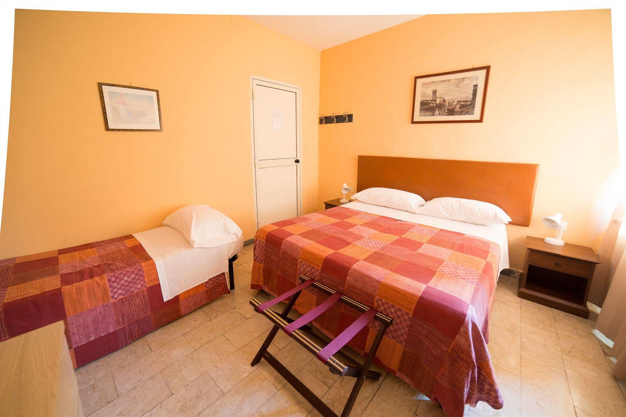 Hotel Le Rose Tivoli Terme Exterior photo